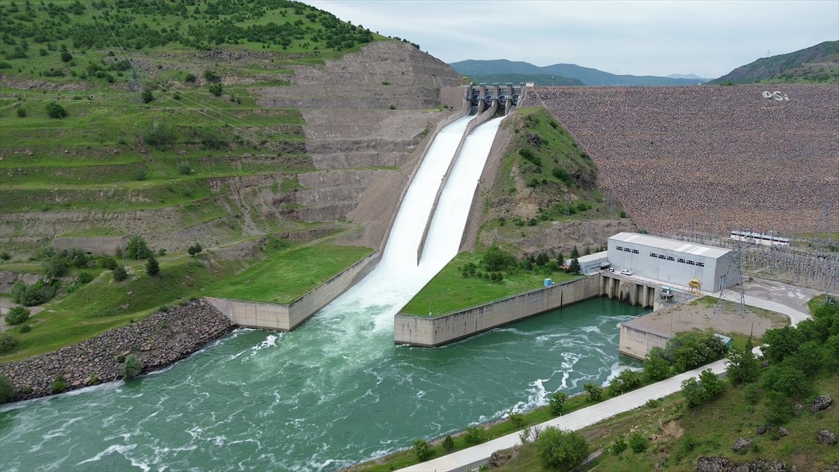 Elazığ'da baraj kapakları 7 yıl sonra açıldı