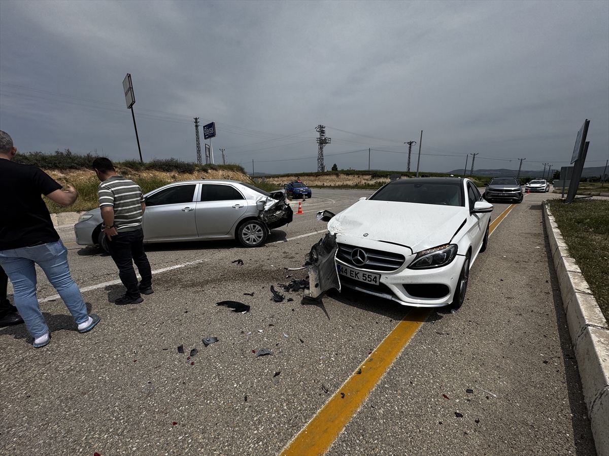 Elazığ'da trafik kazasında 4 kişi yaralandı