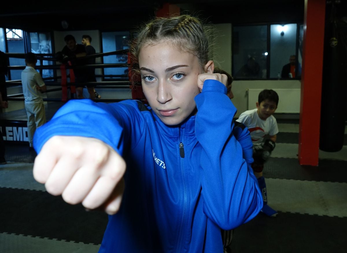 Enerjisini atmak için başladığı kick boksta dünya şampiyonu oldu