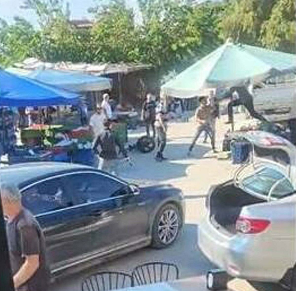 Foça Pazar Yerinde Pazarcılar Arasında Kavga: 7 Gözaltı, Bir Kişi Aranıyor