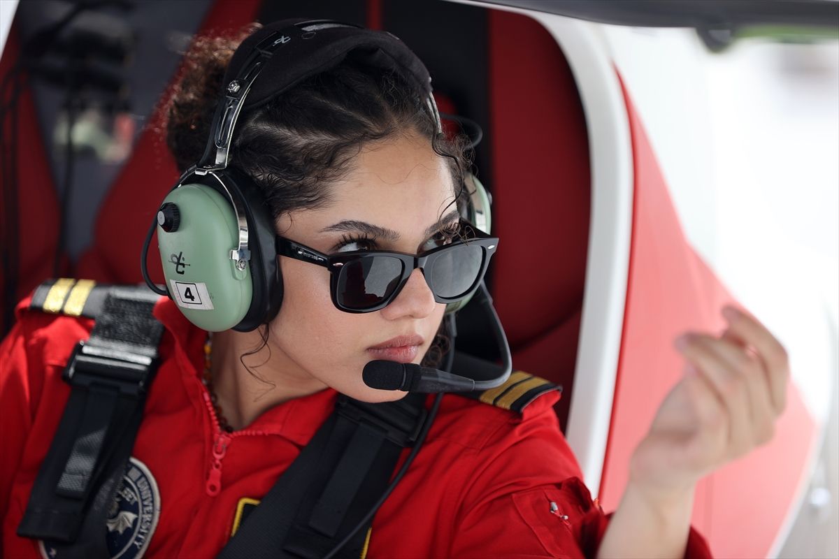 Geleceğin kadın pilotları kritik uçuşlara hazır yetiştiriliyor