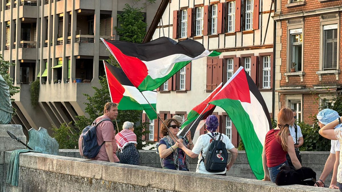 İsviçre'nin Basel kentinde Filistin'e destek eylemi düzenlendi