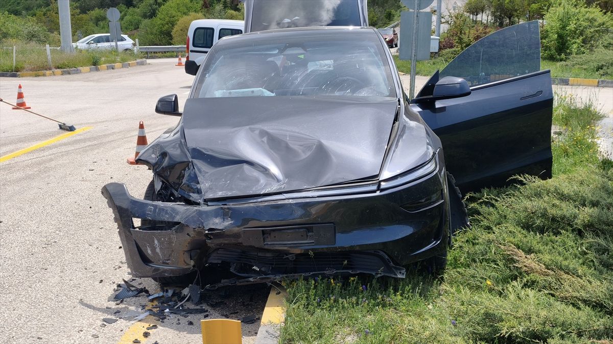 Safranbolu'da İki Otomobil Çarpıştı: 1'i Ağır 4 Yaralı