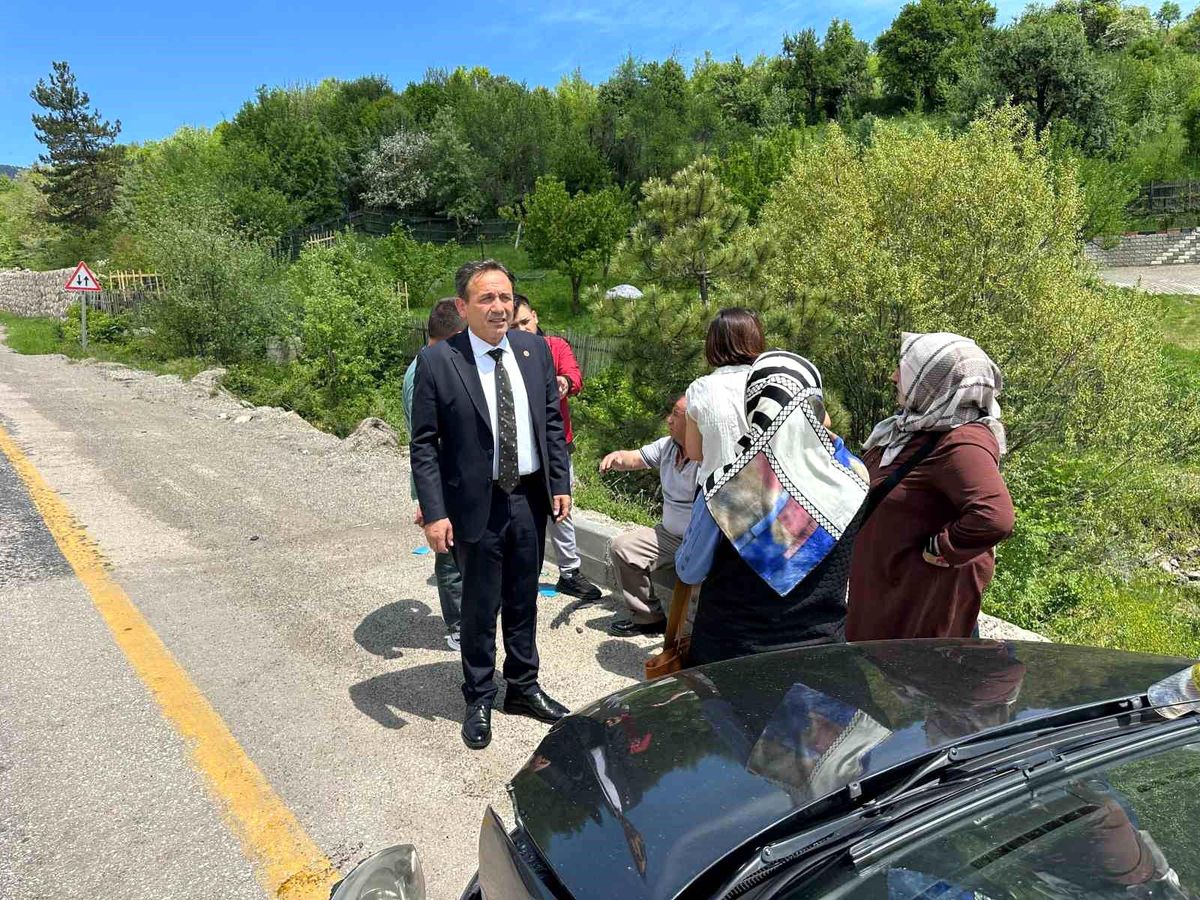 Kavşakta iki otomobil çarpıştı: 4 Yaralı