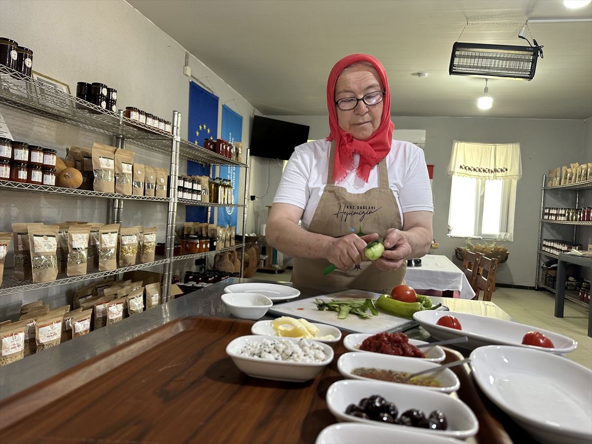 Kaz Dağları'nın eteklerinde kooperatif kuran kadınlar emeklerini gelire dönüştürüyor