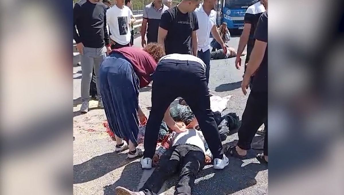 Kurbanlık koyun yüklü kamyonet devrildi: 1 ölü, 1 yaralı