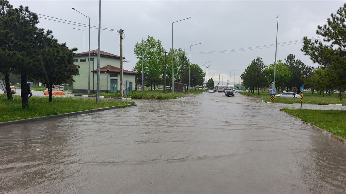 Kütahya'da dolu ve sağanak etkili oldu
