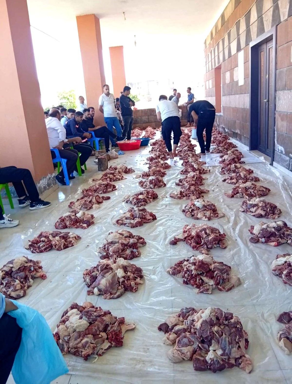 Mardin'de imece usulü kesilen 1 ton kurban eti, 100 aileye dağıtıldı