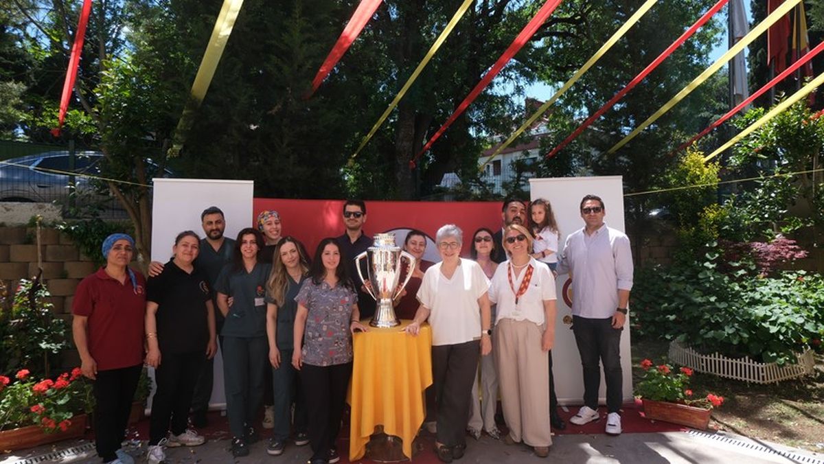 Şampiyonluk kupası bayramda Galatasaraylılar Yurdu'nda buluştu