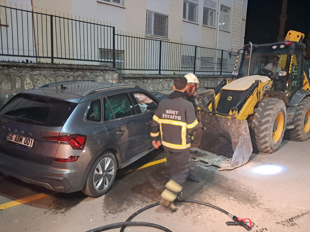 Siirt'te otomobil ile kepçenin çarpıştığı kazada 5 kişi yaralandı