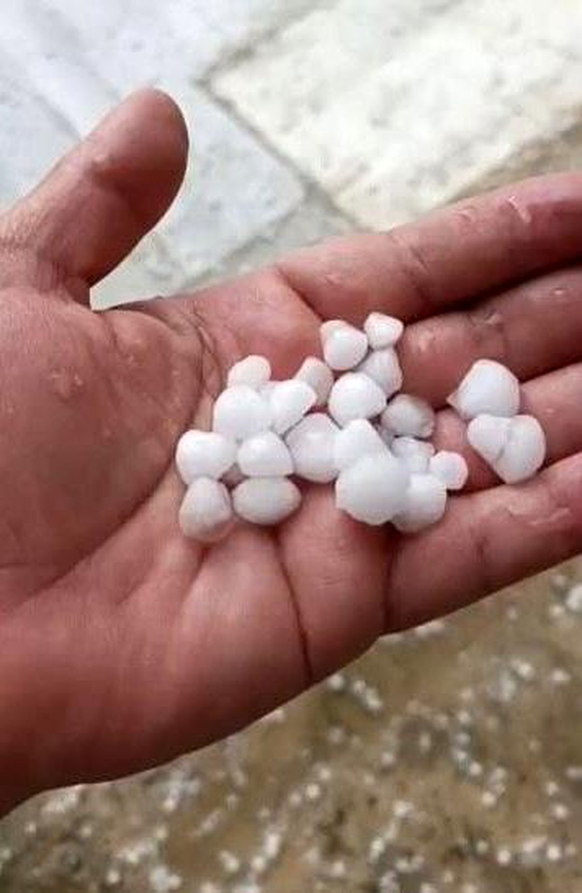 Silivri'de dolu yağışı etkili oldu