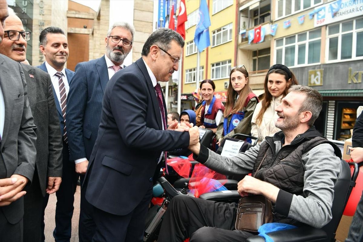 Trabzon'da engellilere 49 tekerlekli sandalye ile 27 akülü araç verildi