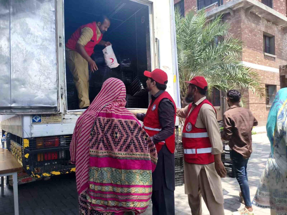Türk Kızılay'ı Pakistan'da kurban hisse dağıtımına başladı