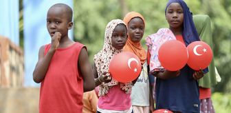 Ugandalı çocukların yüzü TDV'nin yardımlarıyla güldü
