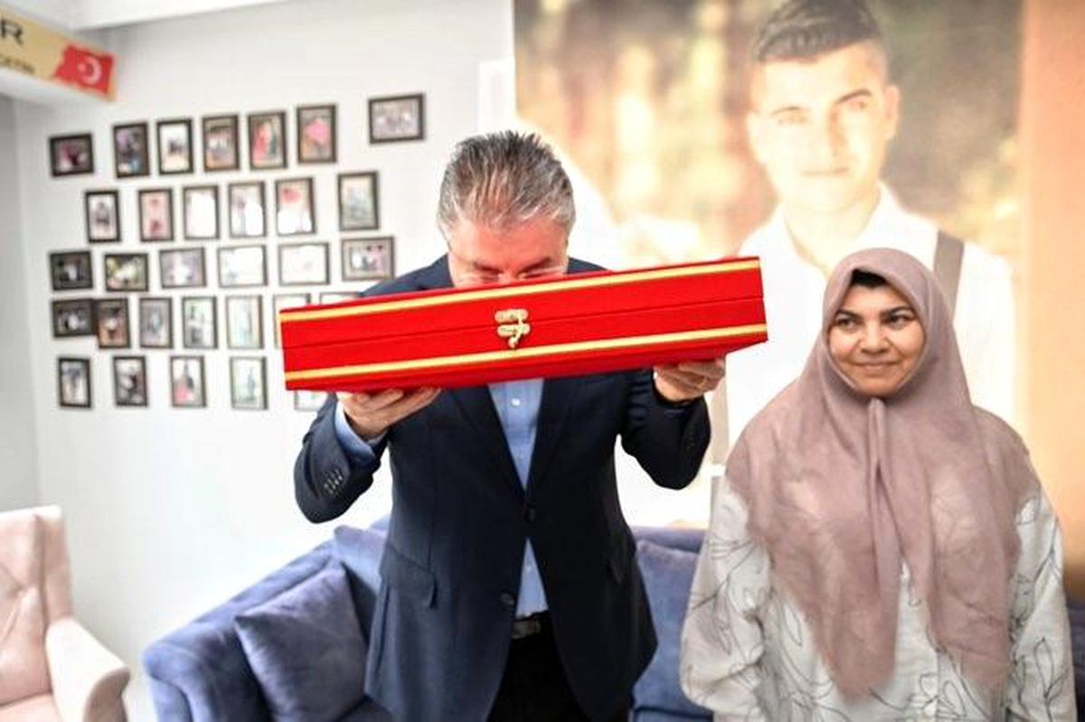 Vali Yılmaz şehit ailesini bayramda ziyaret etti