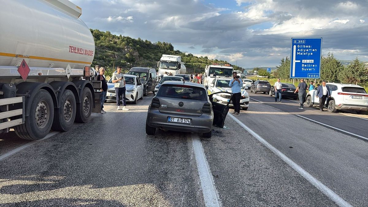 Adıyaman'da 2 otomobil çarpıştı; anne ve 2 çocuğu öldü, 4 kişi de yaralandı