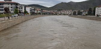 Amasya'da etkisini sürdüren sağanak Yeşilırmak'ın debisini yükseltti