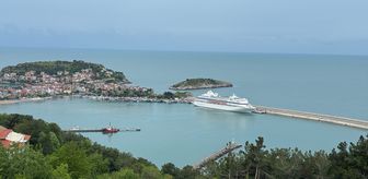 'Astoria Grande' kruvaziyeri 1079 yolcusuyla Amasra'ya geldi