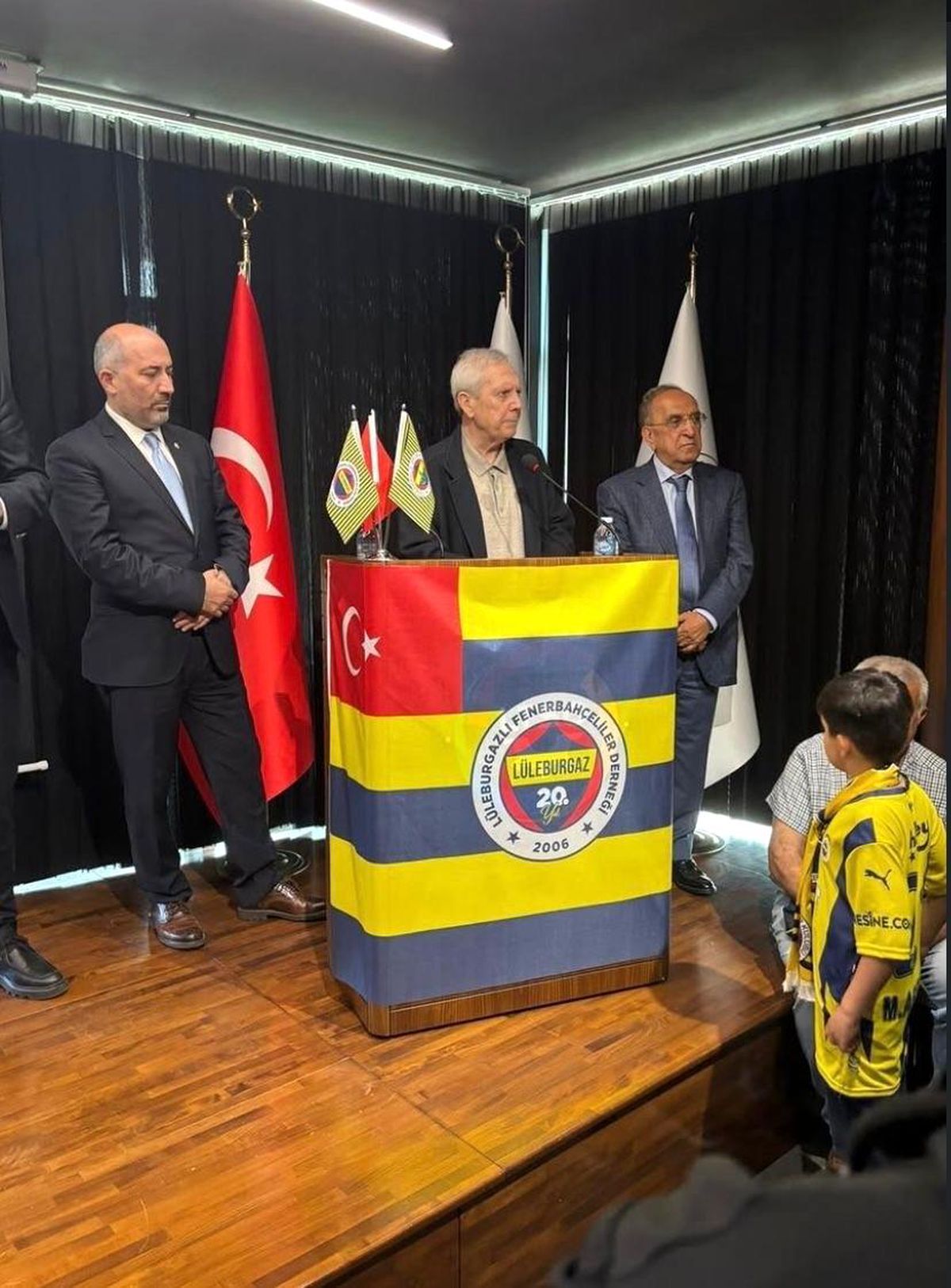 Aziz Yıldırım'a Lüleburgaz'da meşaleli karşılama