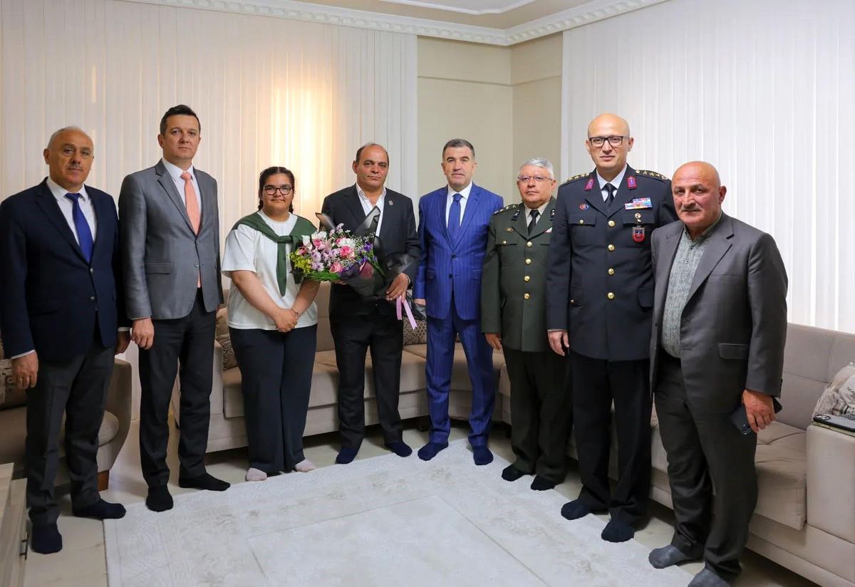 Vali Eldivan, Şehit Ailesi ve Gazi ile Bayramlaştı