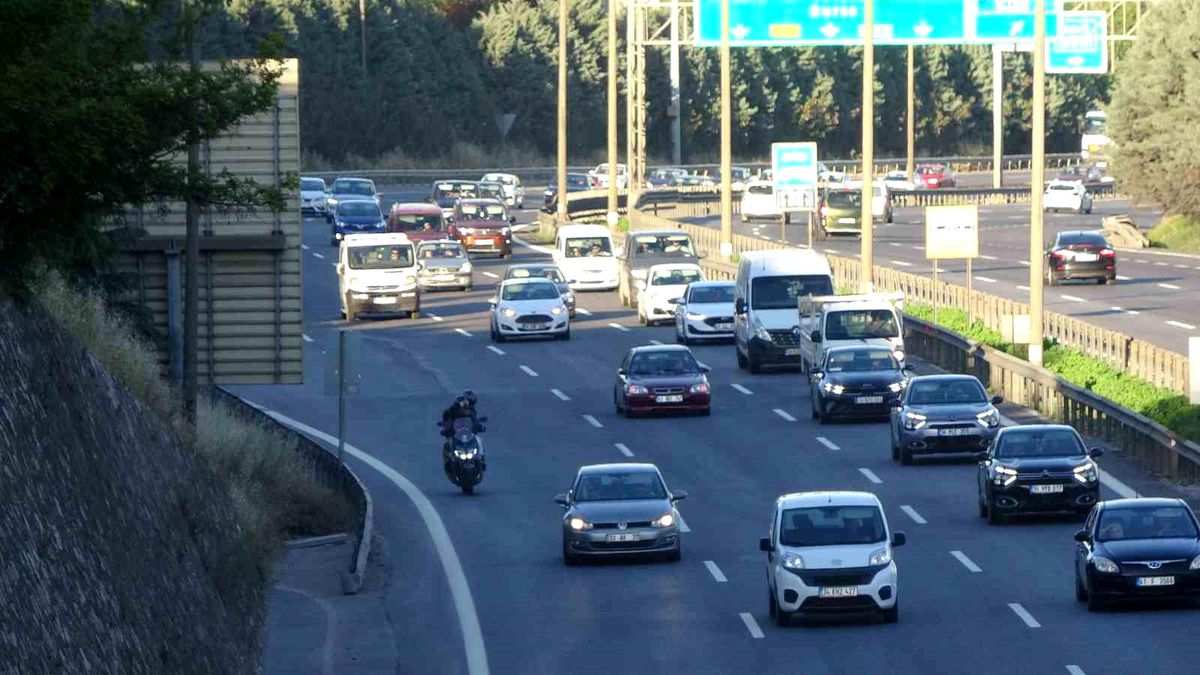 Bayram tatilinden dönüş erken başladı: Kocaeli'de yoğunluk arttı