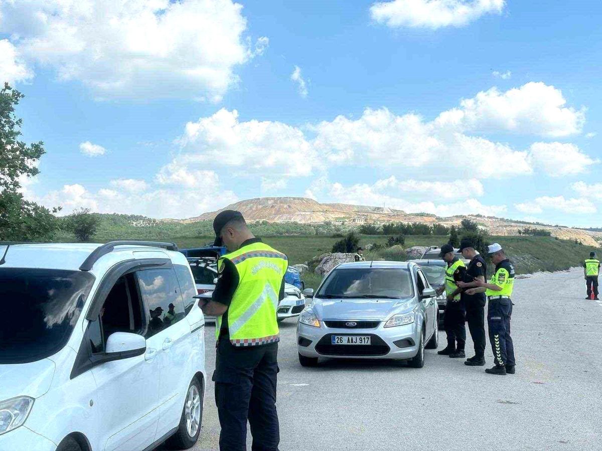 Bilecik'te bayram denetimi: 321 kişi ve 144 araç sorgulandı