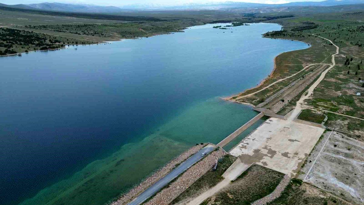 Bir yıl önce kuruyan baraj, son yağışlarla birlikte tamamen doldu