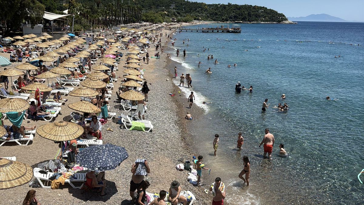 Bodrum'da sahillerde Kurban Bayramı'nın 3'üncü gününde hareketlilik sürüyor