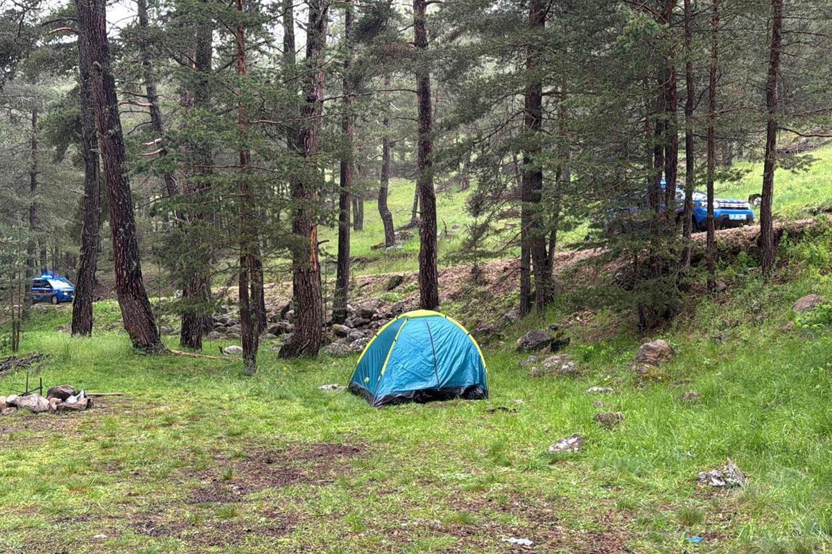 Piknik keyfi kabus gibi bitti! Yağmurdan kaçarken yıldırım çarptı