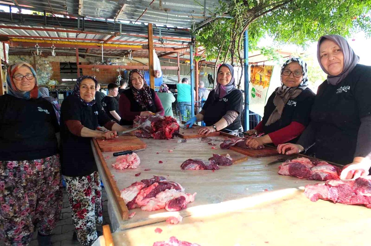 Burhaniye'de kadınlar kasap oldu
