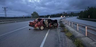 Çorum'da bariyerlere çarpan otomobildeki 1 kişi yaralandı