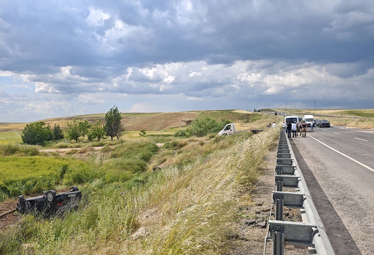 Diyarbakır'da iki otomobilin çarpıştığı kazada 1 kişi öldü, 4 kişi yaralandı