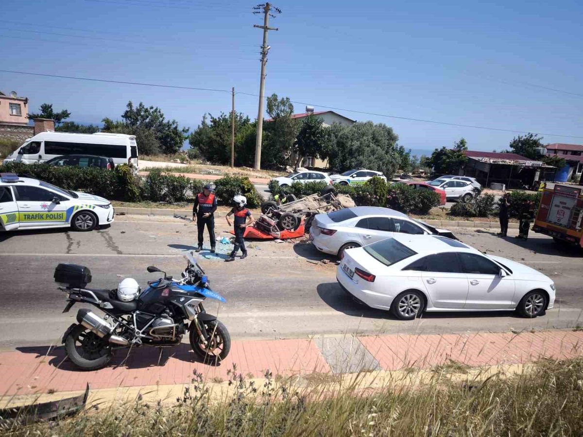 Erdemli'de 4 otomobil birbirine girdi: 1 yaralı