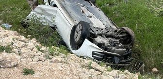 Erzincan'da devrilen otomobildeki 1'i bebek 3 kişi yaralandı
