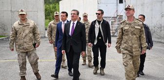 Erzurum Valisi Aydın Baruş, karakollarda görev yapan Mehmetçikle bayramlaştı