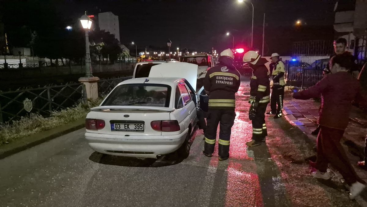 Eskişehir'de seyir halindeki otomobil yandı
