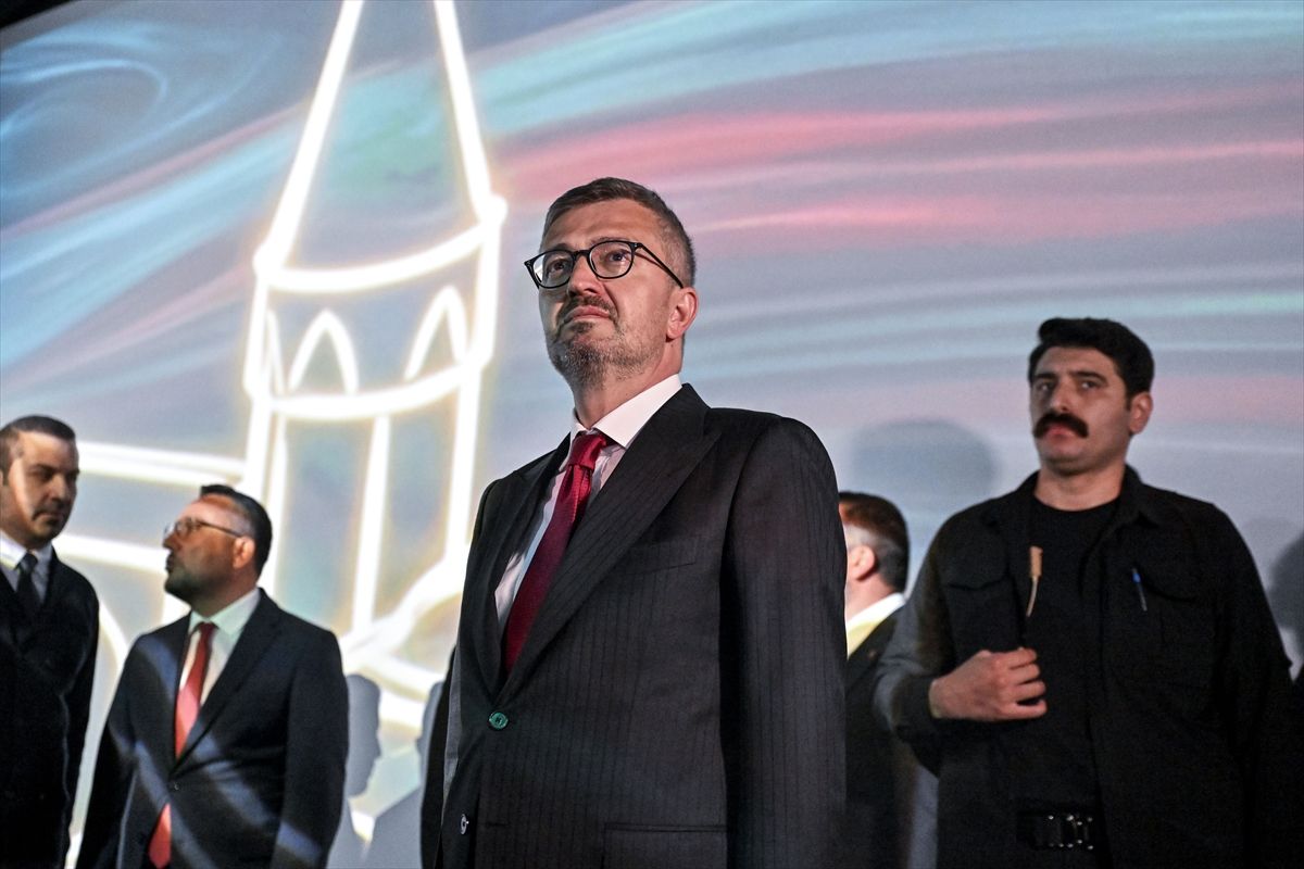 İletişim Başkanı Duran, 'Fatih Sultan Mehmet ve İstanbul'un Fethi' temalı deneyim çadırını gezdi Açıklaması