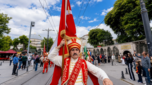 istanbulda fetih coskusu mehte 19891940 6408 1 m