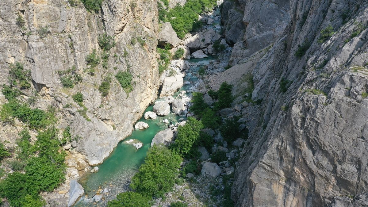Kahramanmaraş'ta nehirde kaybolan kişiyi arama çalışmaları sürüyor