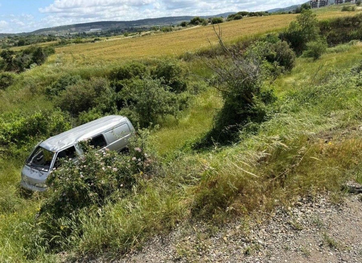 Keşan'da Kamyonet Şarampole Yuvarlandı: 2 Yaralı