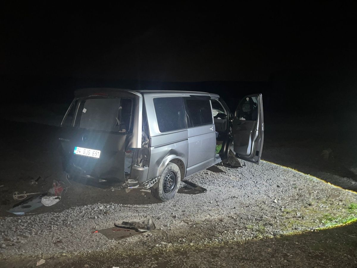 Kars'ta şarampole devrilen aracın sürücüsü öldü