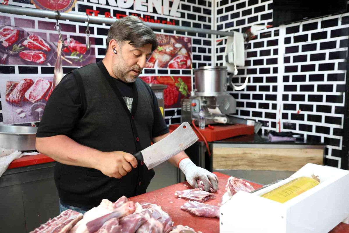 Kasapların yoğun bayram mesaisi sürüyor