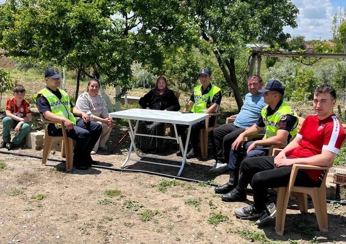 Kırşehir'de jandarmadan şehit ailelerine bayram ziyareti