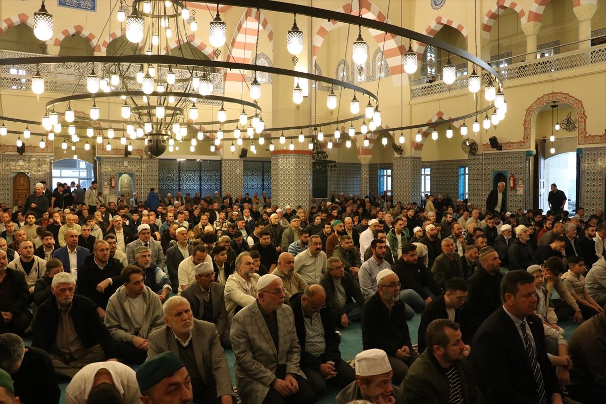 Kocaeli'de 5 asırlık ibadet merkezindeki 1800 yıllık sunak taşı tarihe ışık tutuyor