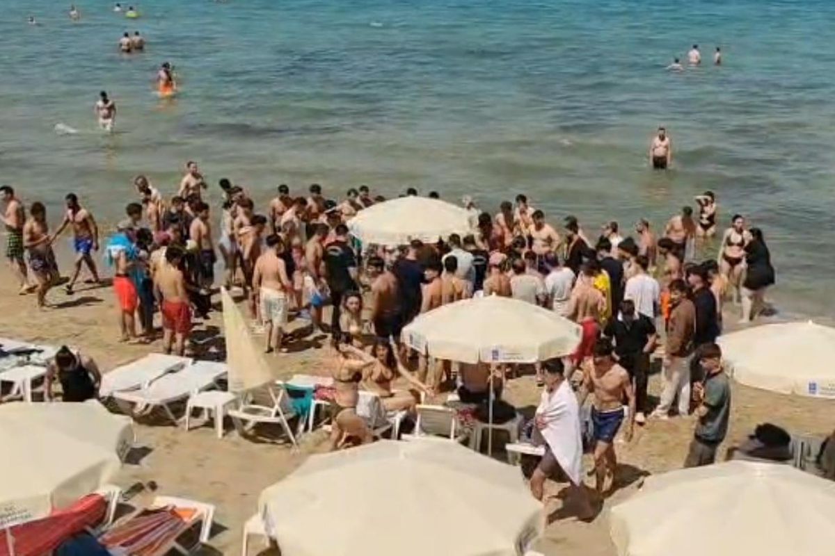 Kuşadası'nda yürekleri ağza getiren olay! Çinli turist boğulma tehlikesi geçirdi