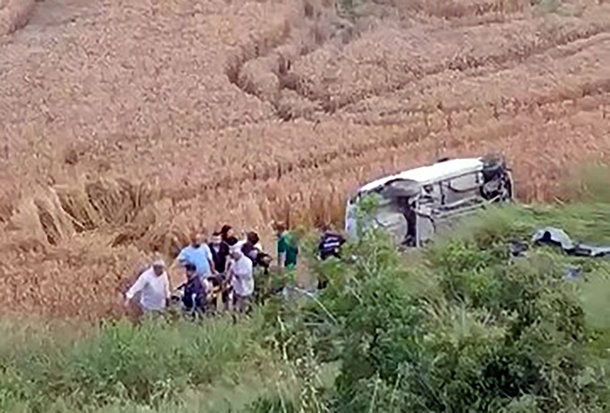 Otomobil şarampole devrildi: 1 ölü, 1 yaralı