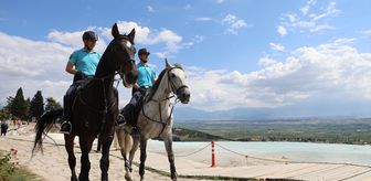 Pamukkale'de atlı jandarma timi turistlerin güvenliği için görevde