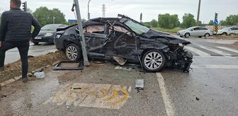 Sakarya'da tır, halk otobüsü ve otomobilin karıştığı kazada 6 kişi yaralandı