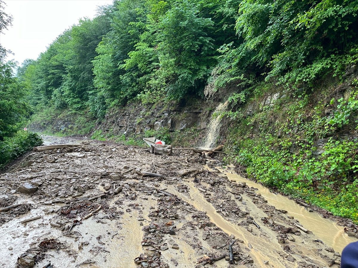 Samsun'da kapanan mahalle yolu yapılan çalışma ile ulaşıma açıldı