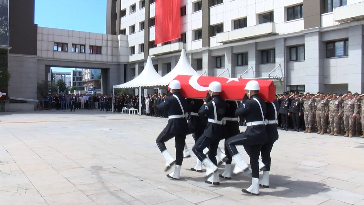 Tuzla'da kazada ağır yaralanan polis memuru Aydın Üyenarık şehit oldu